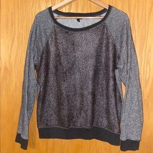 Grey/Metallic sweater